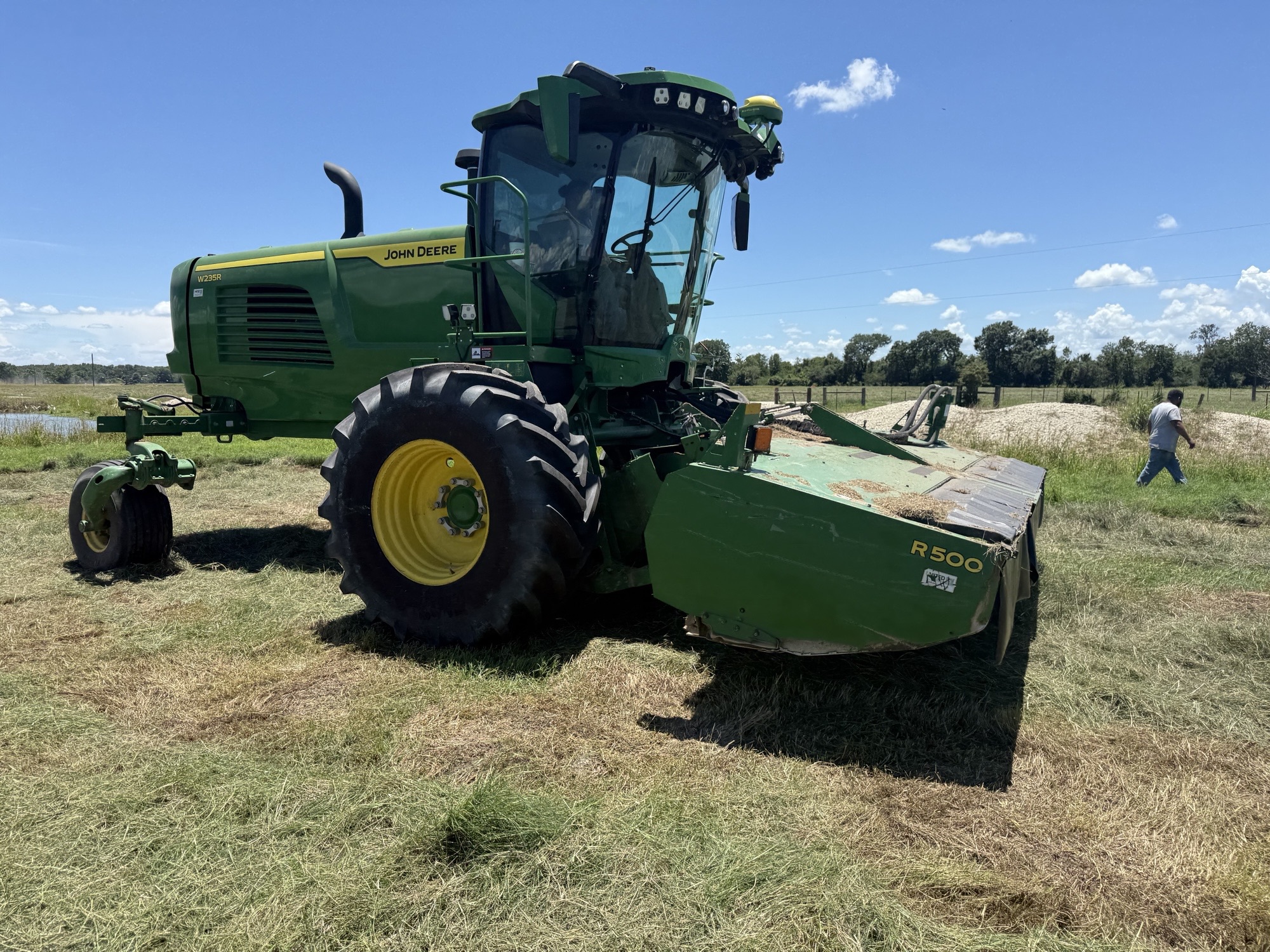 2022 John Deere W235R Image 7