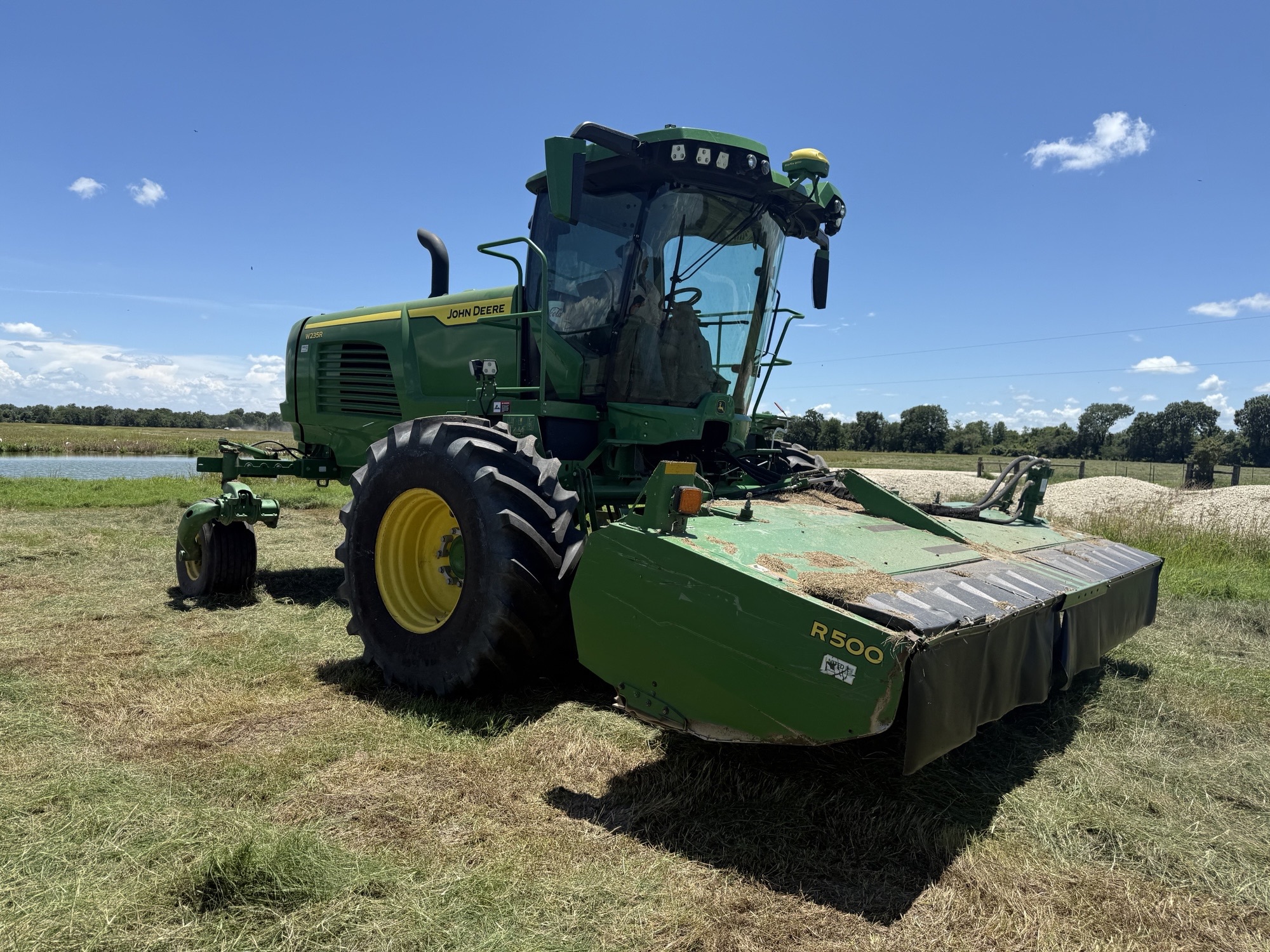 2022 John Deere W235R Image 6
