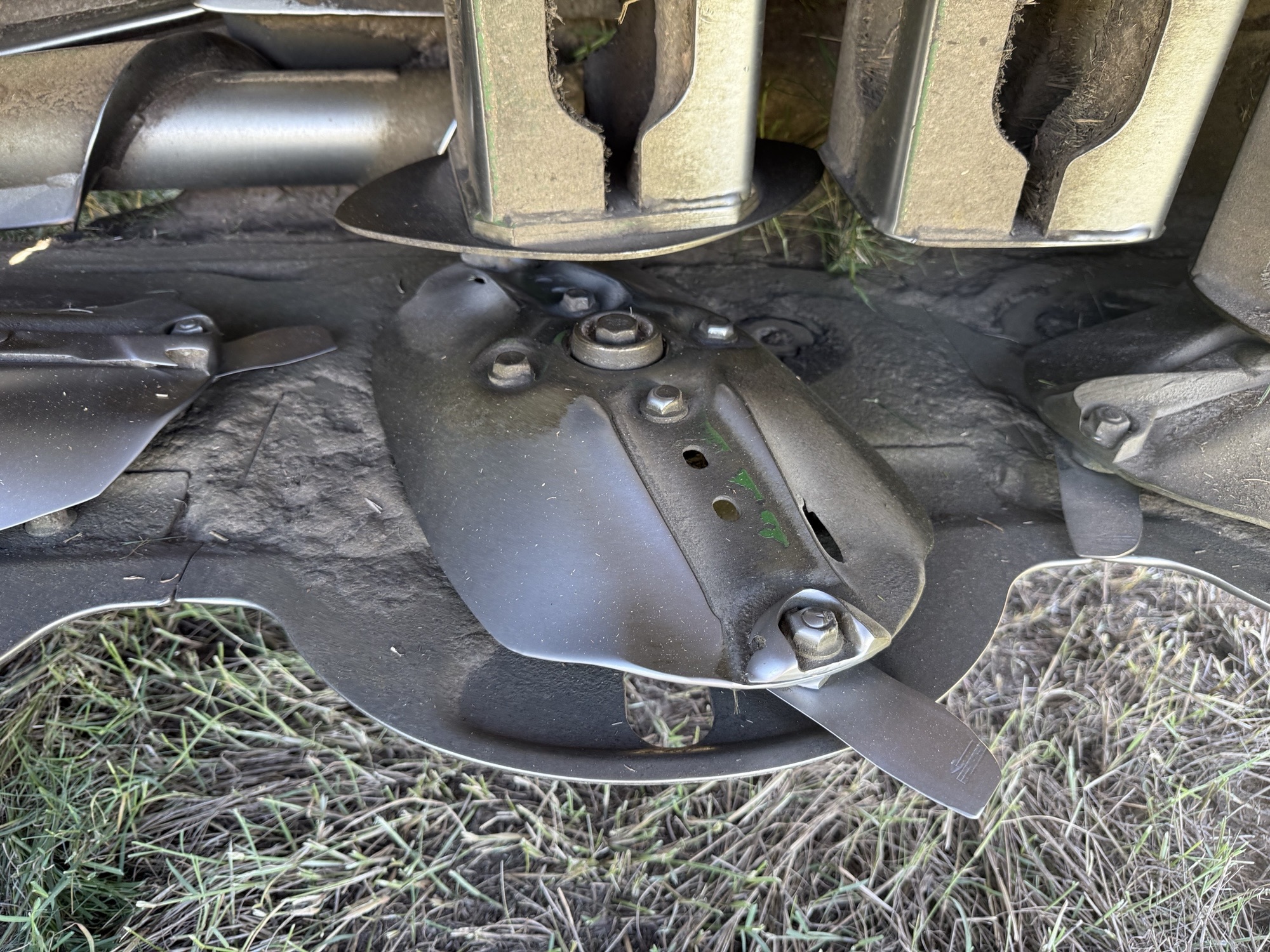2022 John Deere W235R Image 26