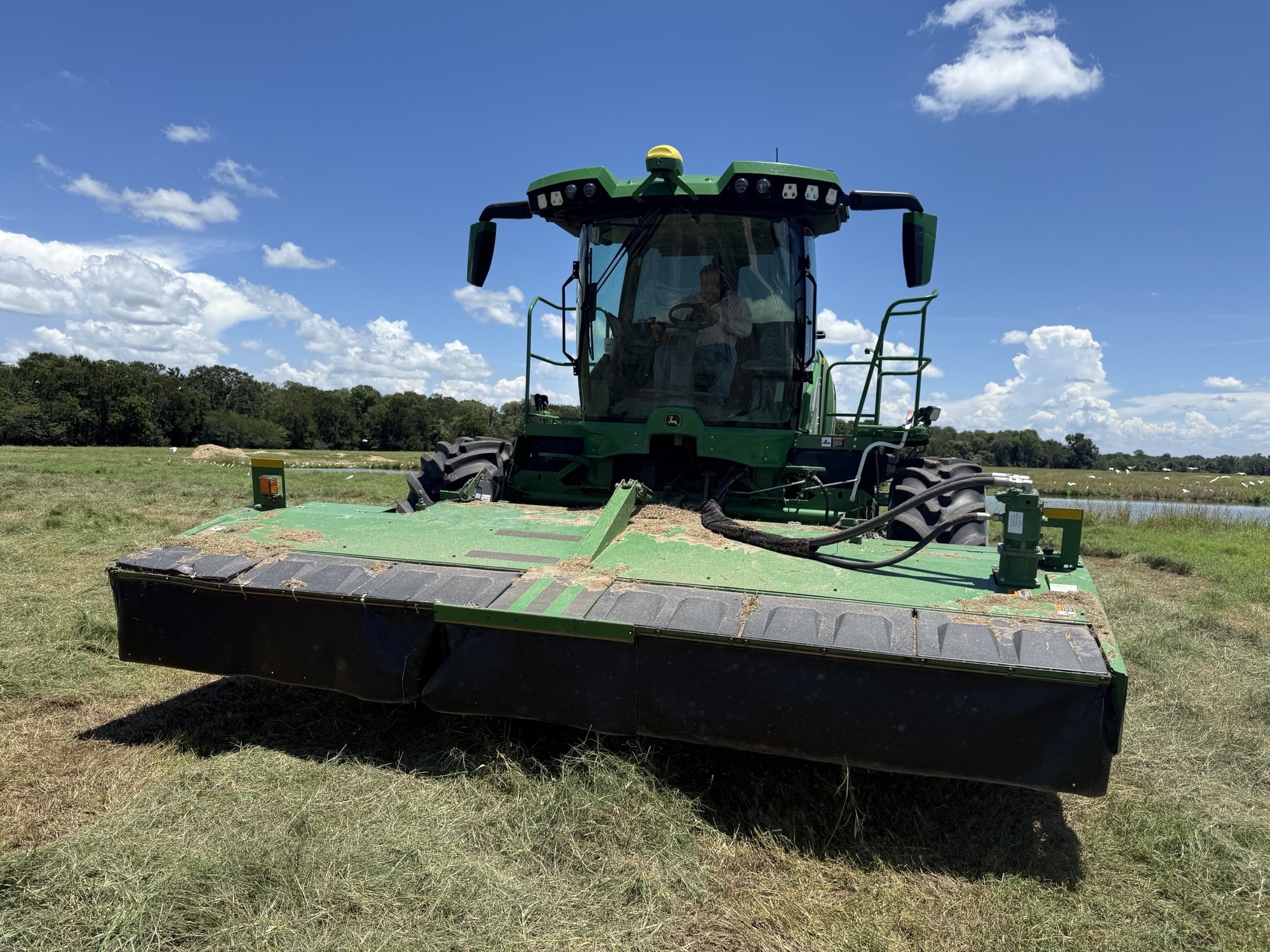 2022 John Deere W235R Image 5
