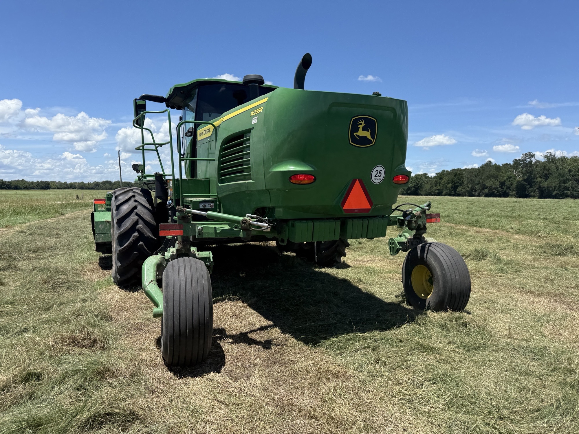 2022 John Deere W235R Image 11