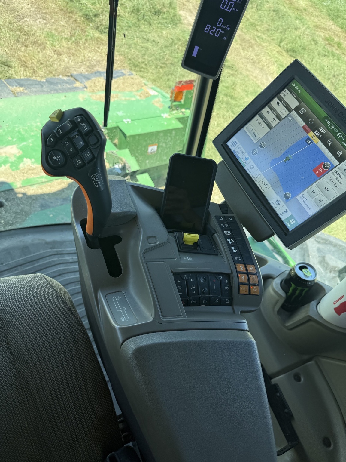 2022 John Deere W235R Image 19