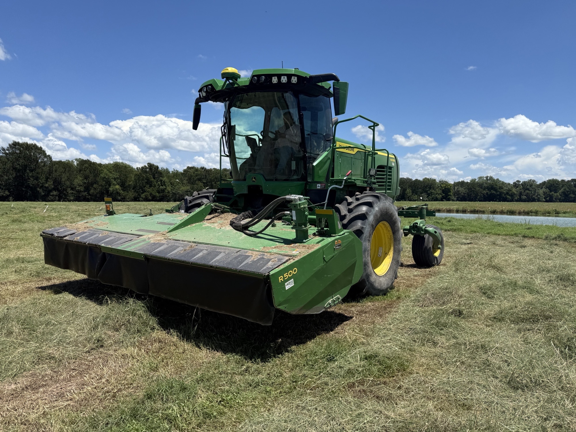 2022 John Deere W235R Image 4
