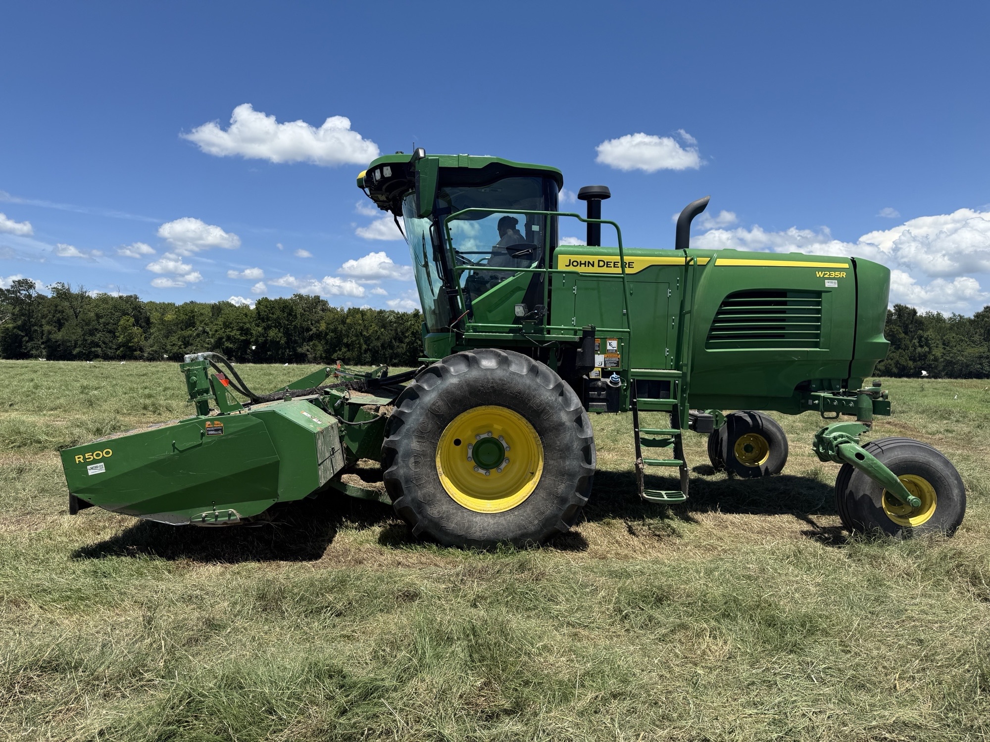 2022 John Deere W235R Image 1