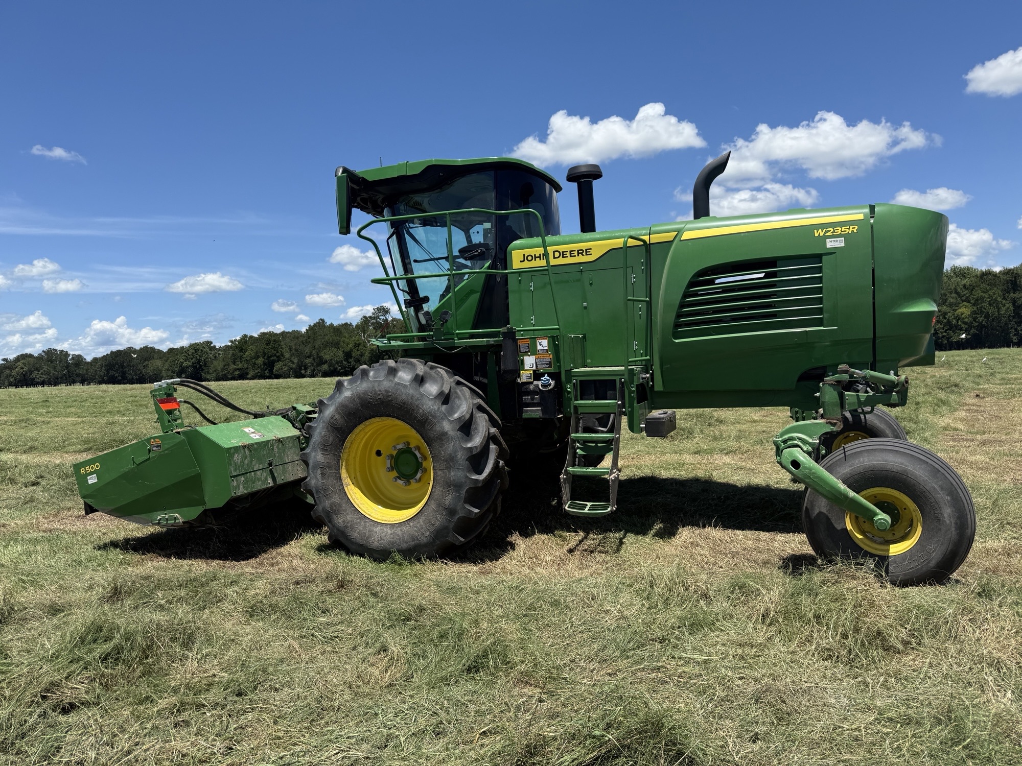 2022 John Deere W235R Image 15
