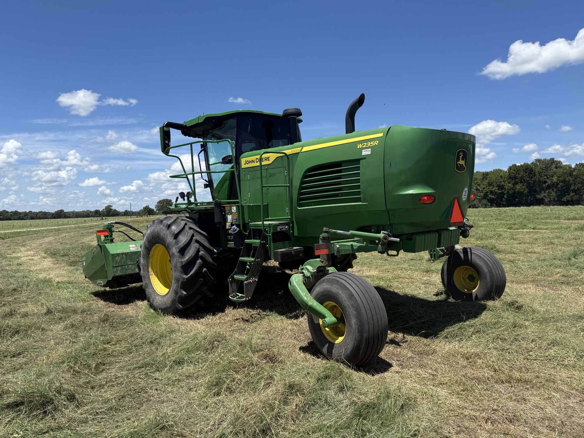 2022 John Deere W235R Image 14