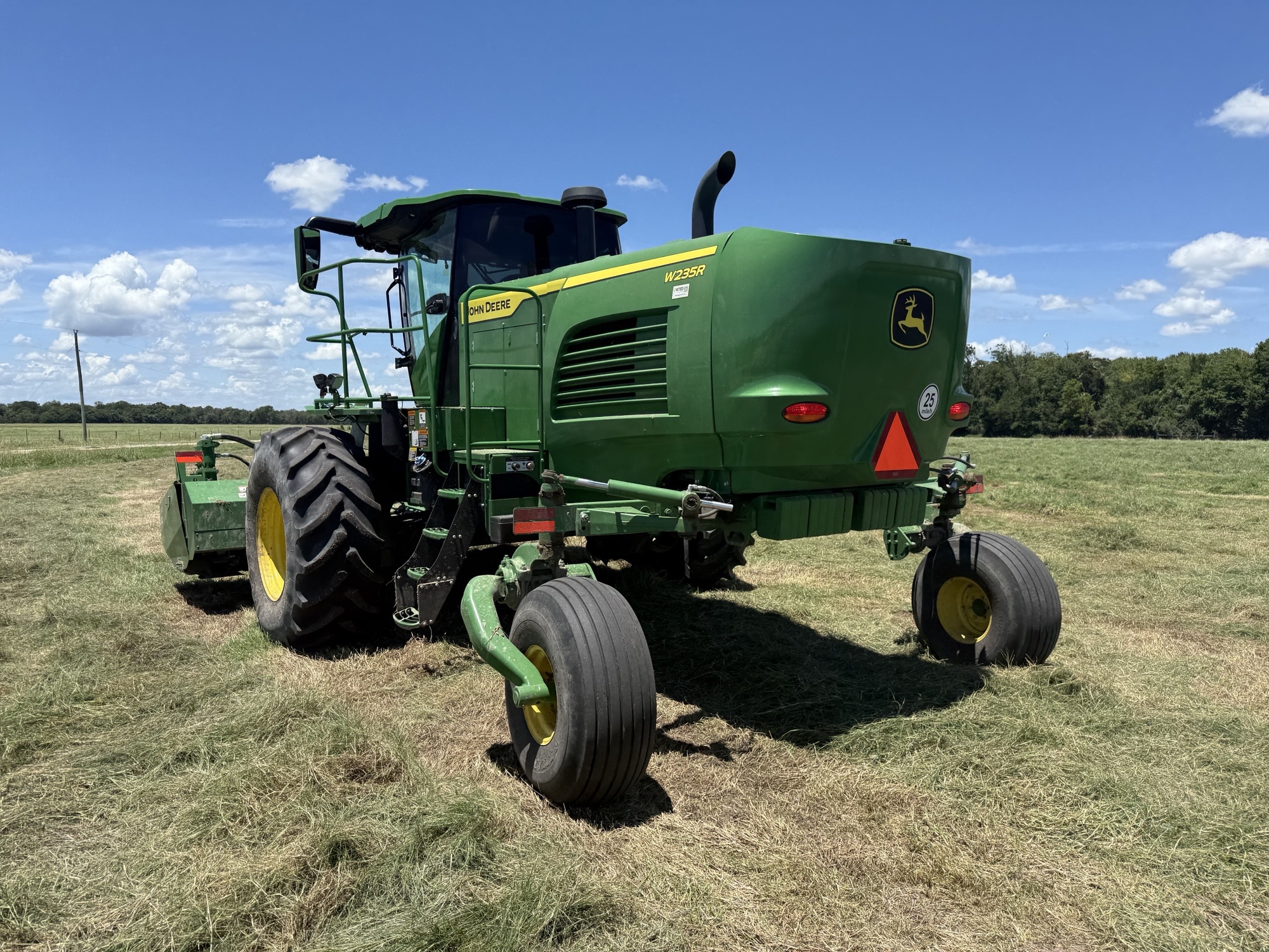 2022 John Deere W235R Image 13