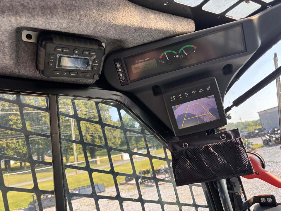 2022 John Deere 333G Image 8