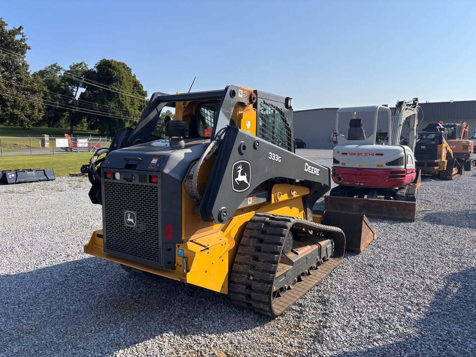 2022 John Deere 333G Image 3
