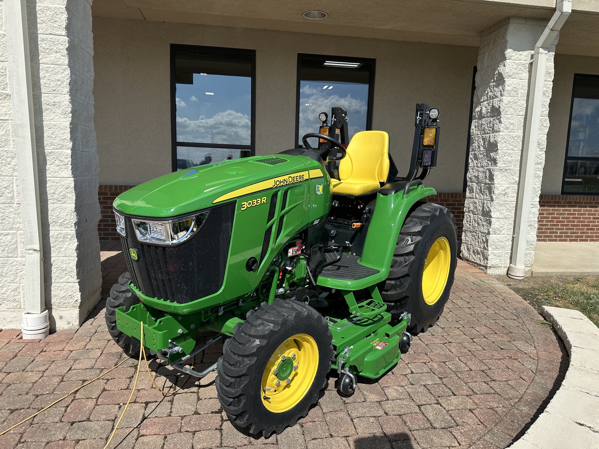 2024 John Deere 3033R Image 1