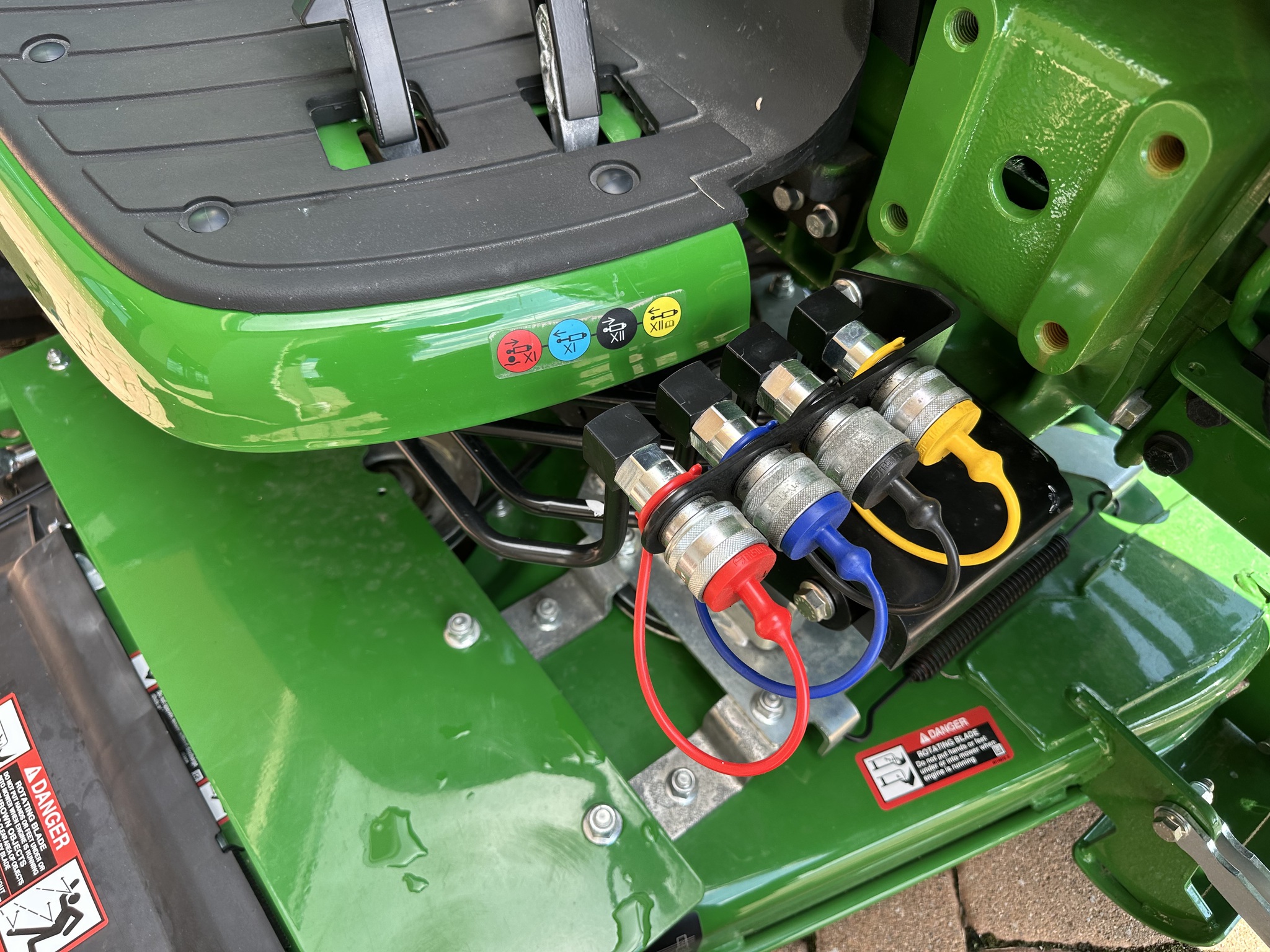 2024 John Deere 3033R Image 6