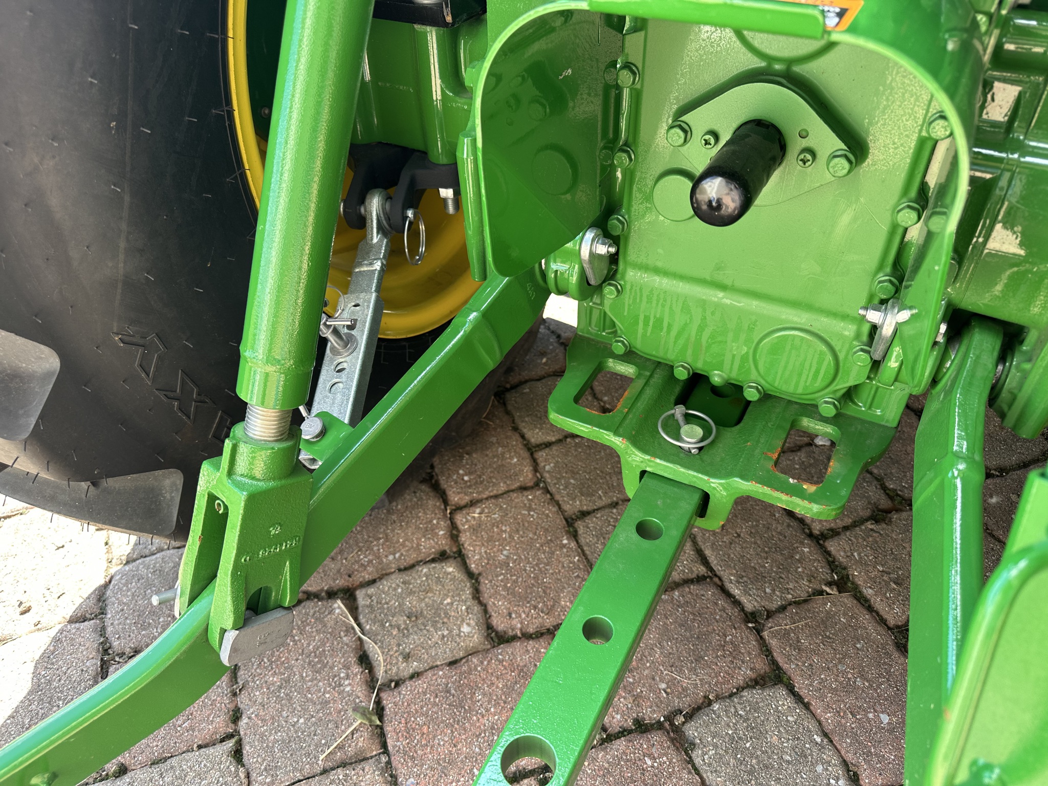 2024 John Deere 3033R Image 7