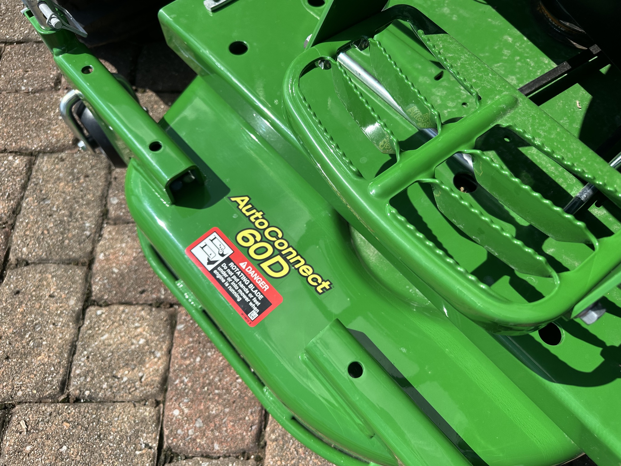 2024 John Deere 3033R Image 8