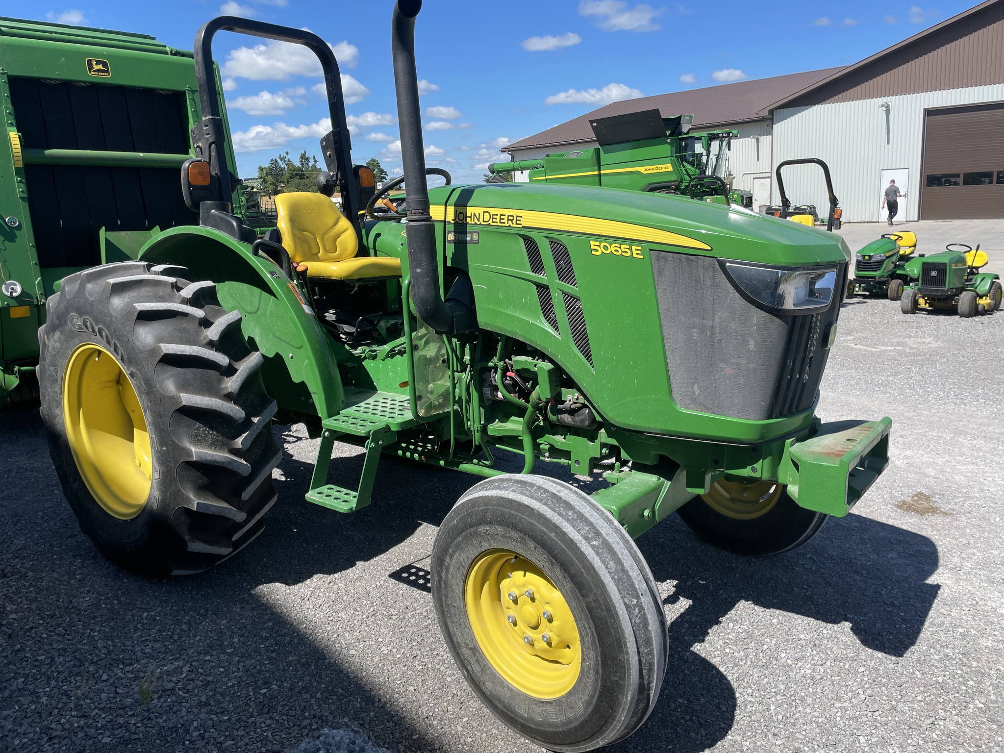 2017 John Deere 5065E Image 3