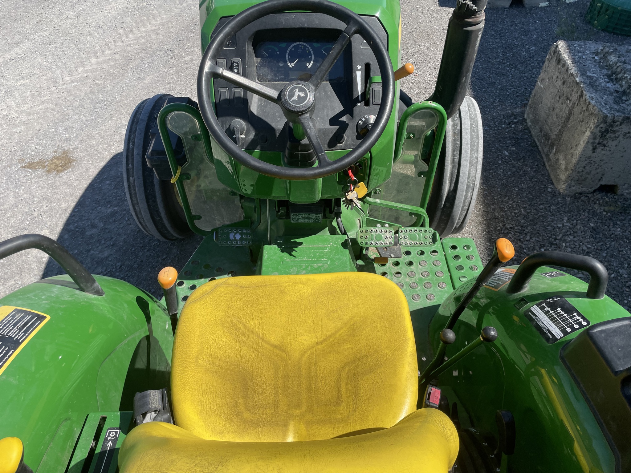2017 John Deere 5065E Image 8