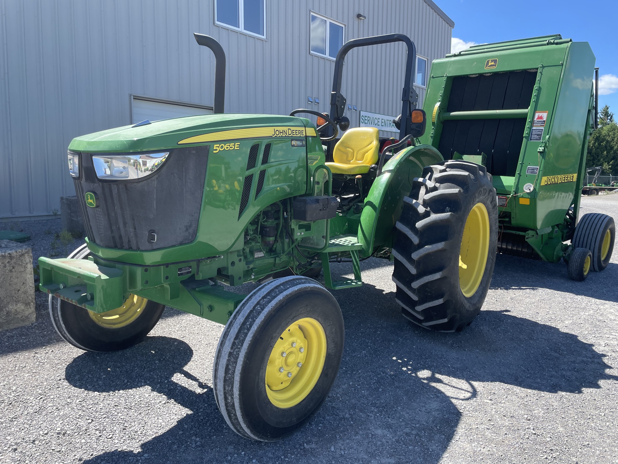 2017 John Deere 5065E Image 1