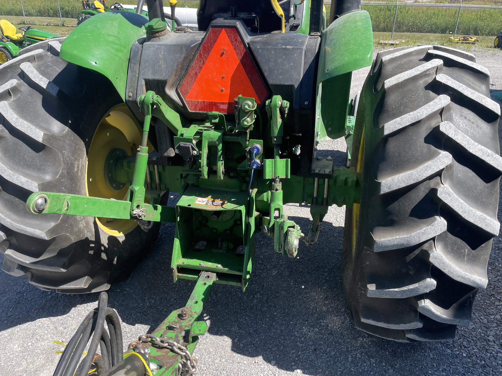 2017 John Deere 5065E Image 6