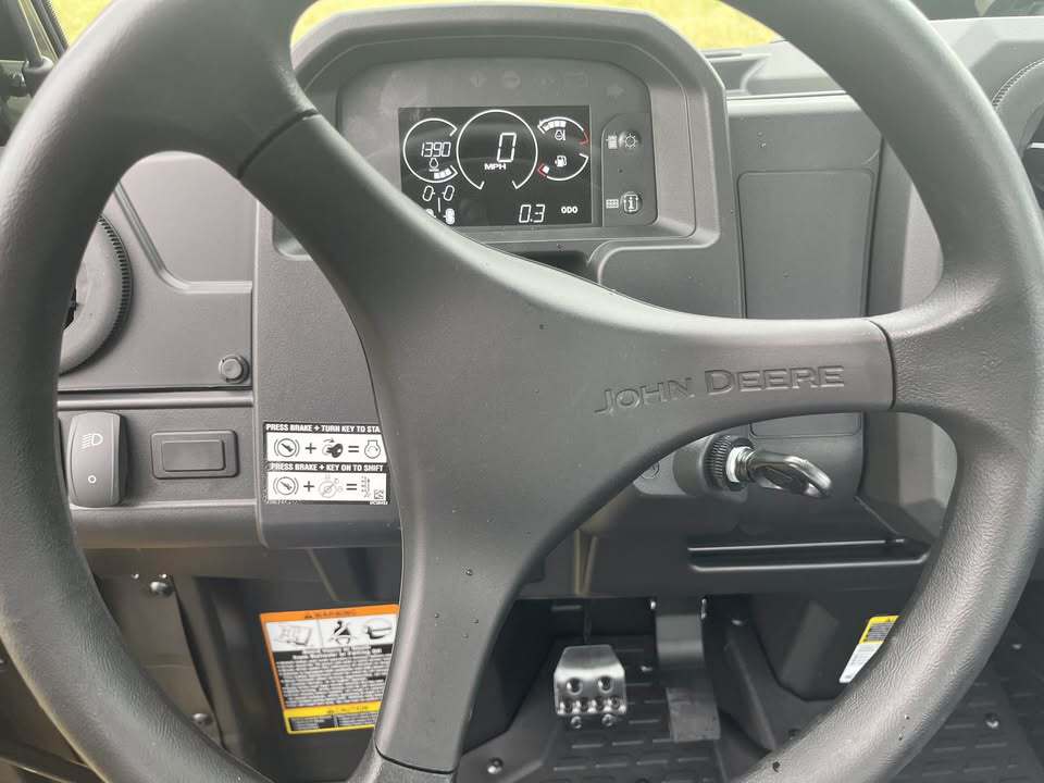 2025 John Deere 845M Image 7