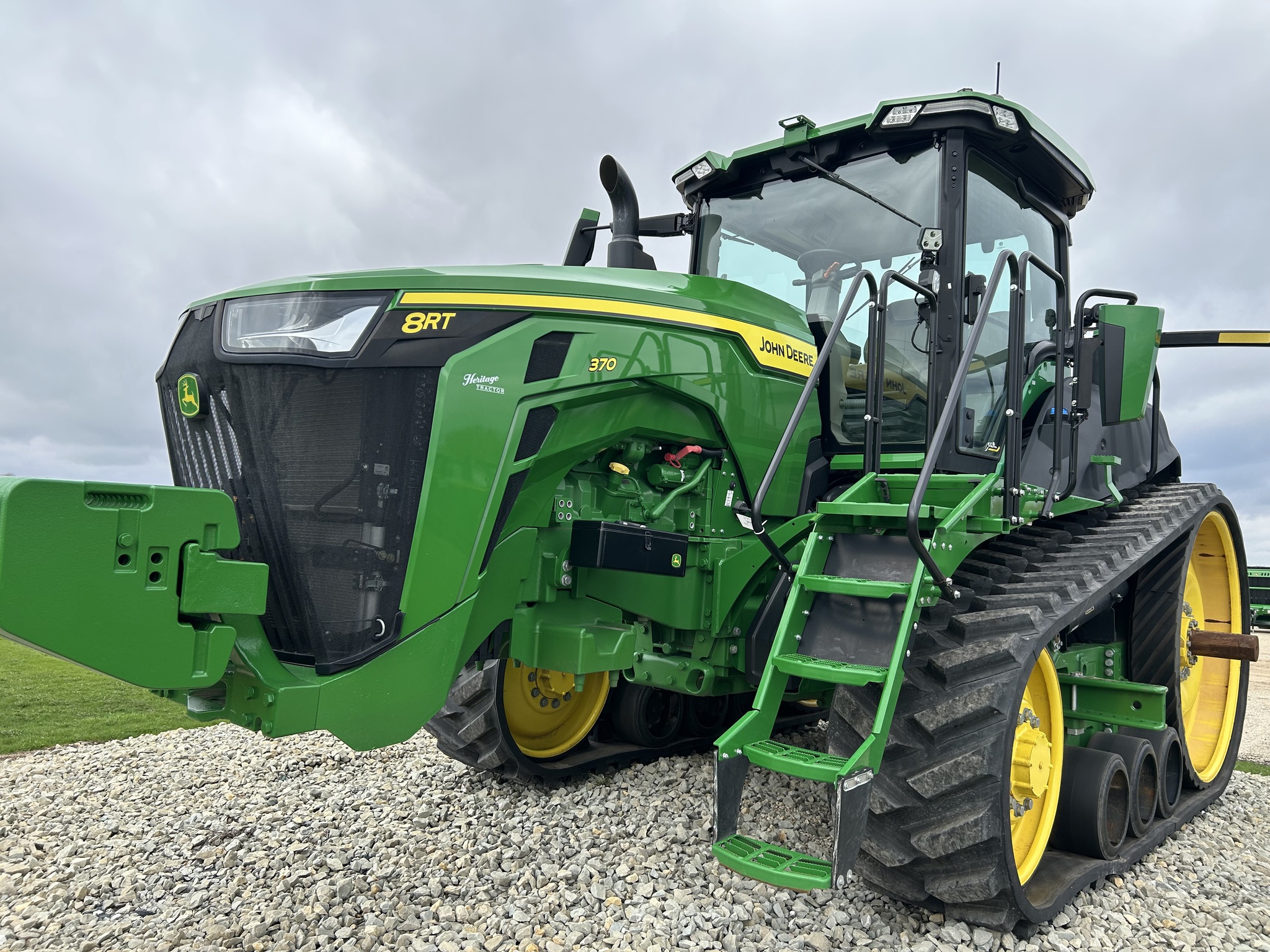  2022 John Deere 8RT 370 at Heritage Tractor in Dixon, IL