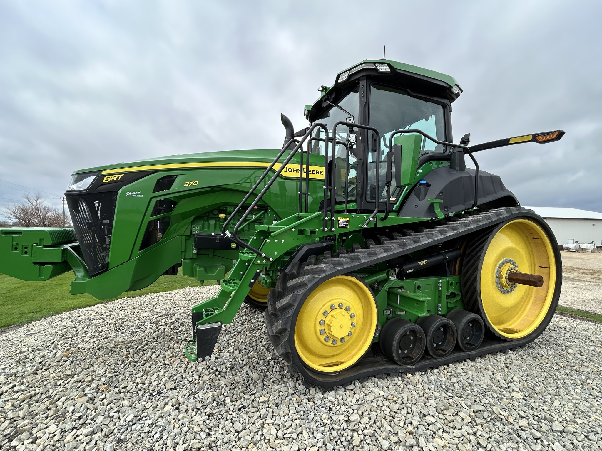  2022 John Deere 8RT 370 at Heritage Tractor in Dixon, IL