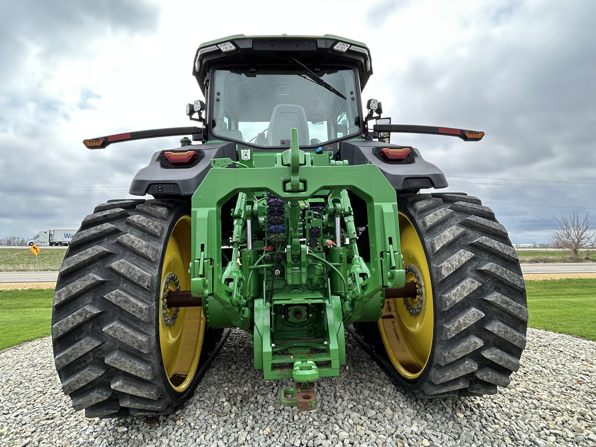  2022 John Deere 8RT 370 at Heritage Tractor in Dixon, IL