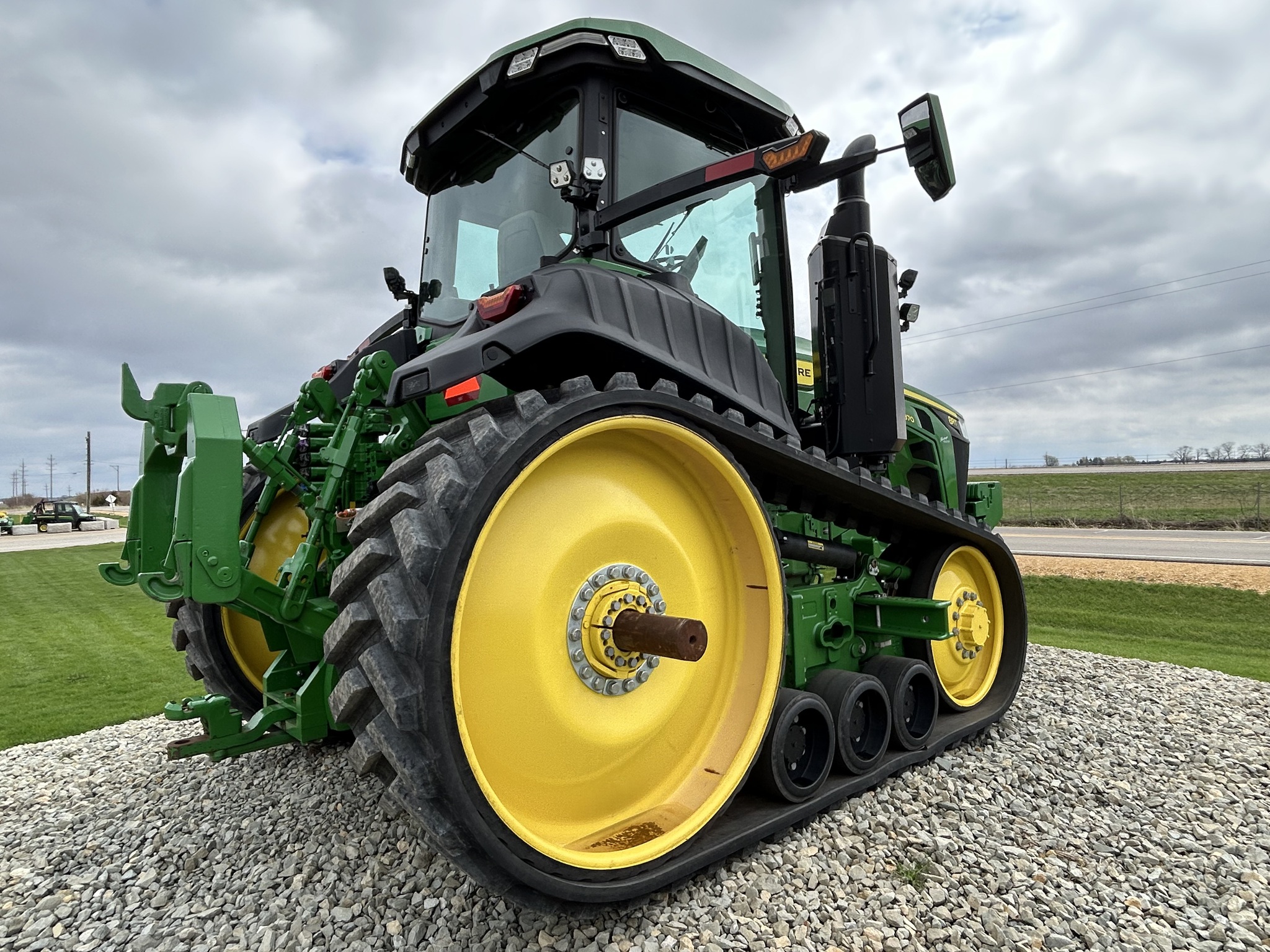  2022 John Deere 8RT 370 at Heritage Tractor in Dixon, IL
