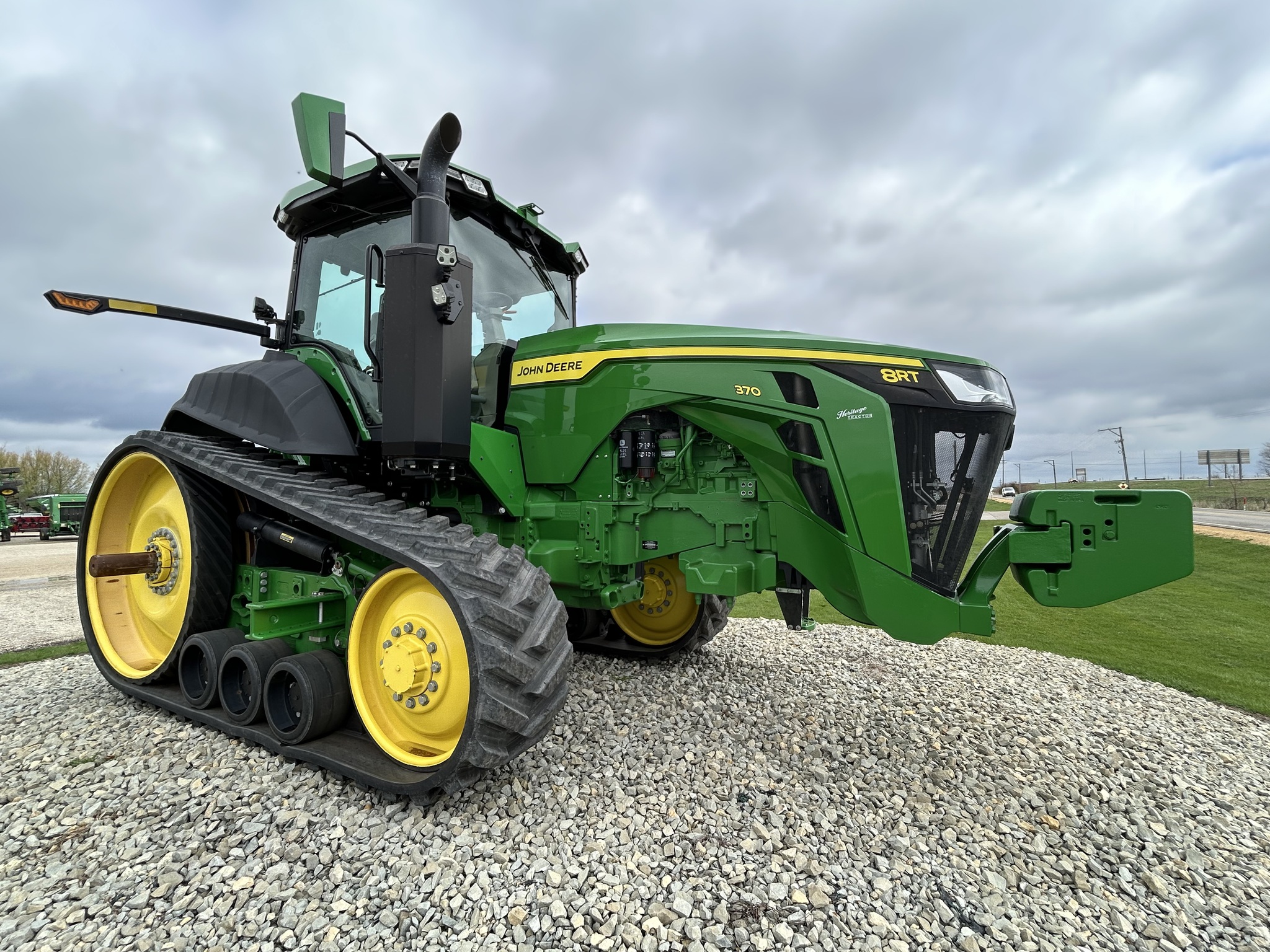  2022 John Deere 8RT 370 at Heritage Tractor in Dixon, IL
