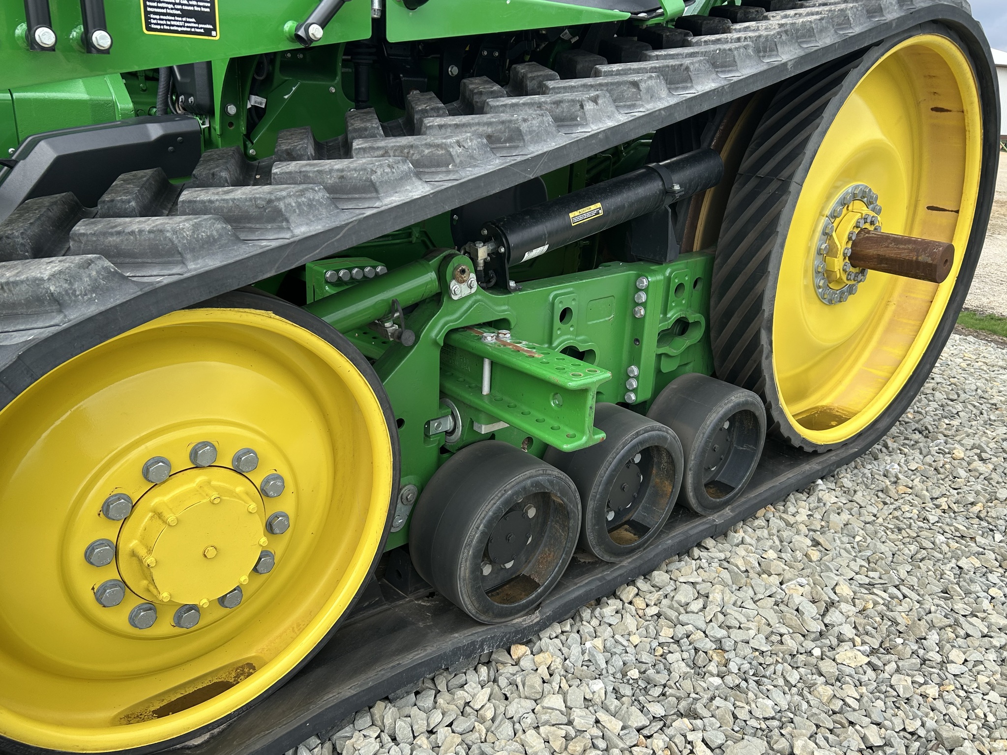  2022 John Deere 8RT 370 at Heritage Tractor in Dixon, IL