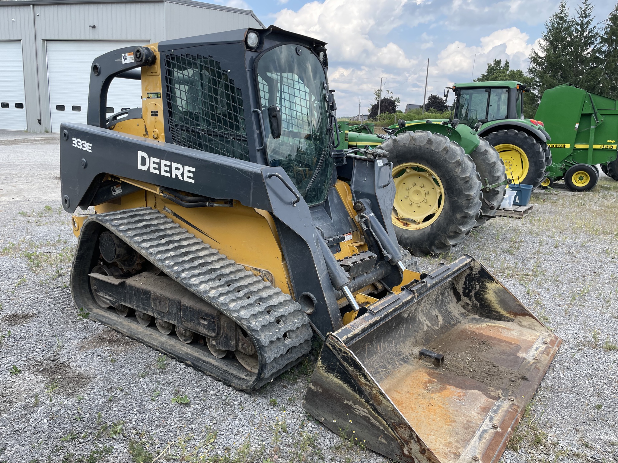 2014 John Deere 333E Image 2