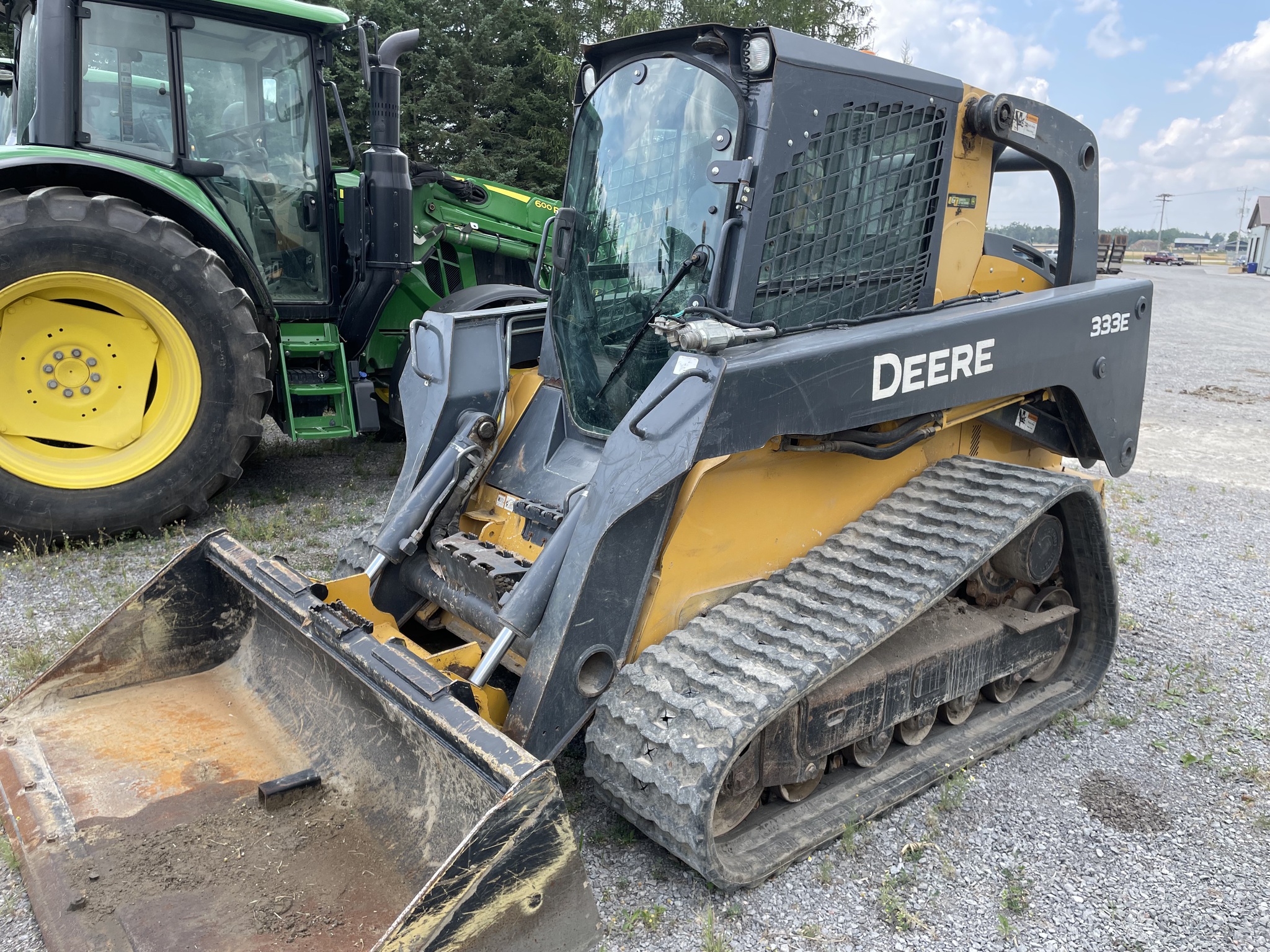 2014 John Deere 333E Image 1
