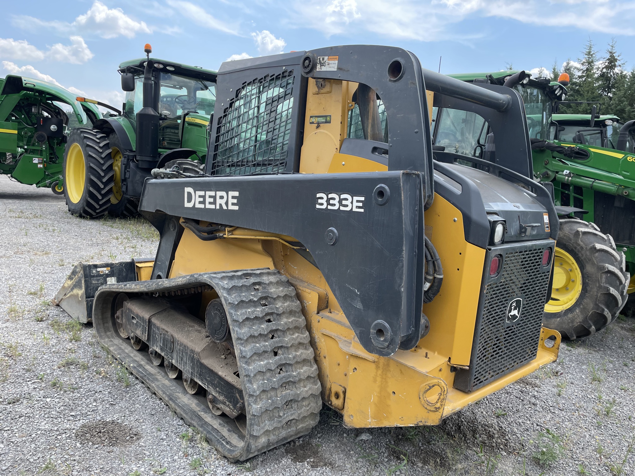 2014 John Deere 333E Image 4