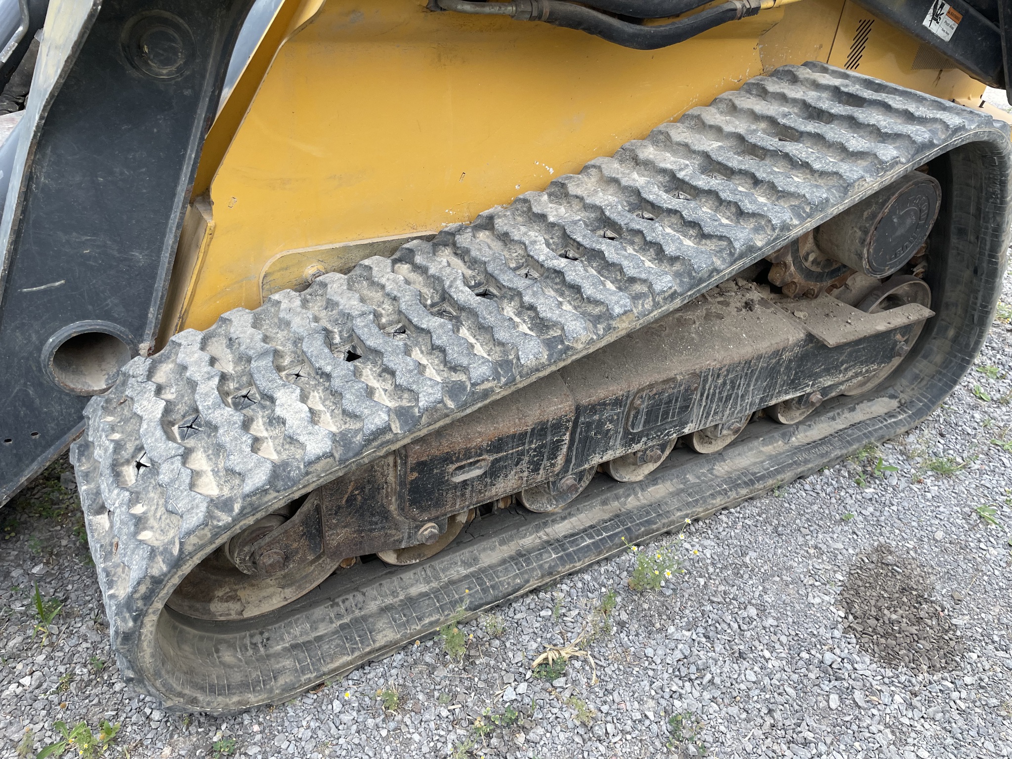 2014 John Deere 333E Image 5