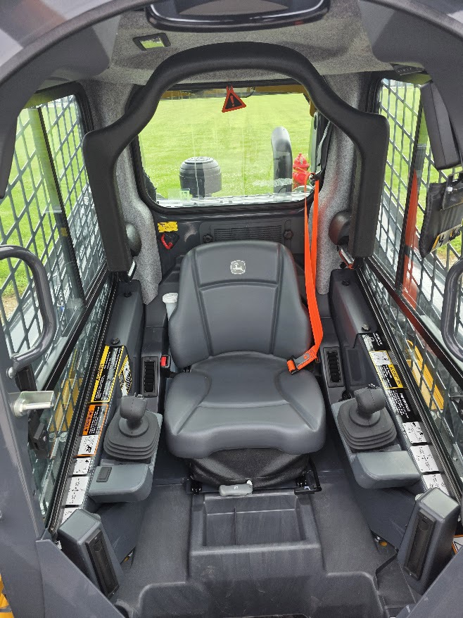 2025 John Deere 324G Image 5