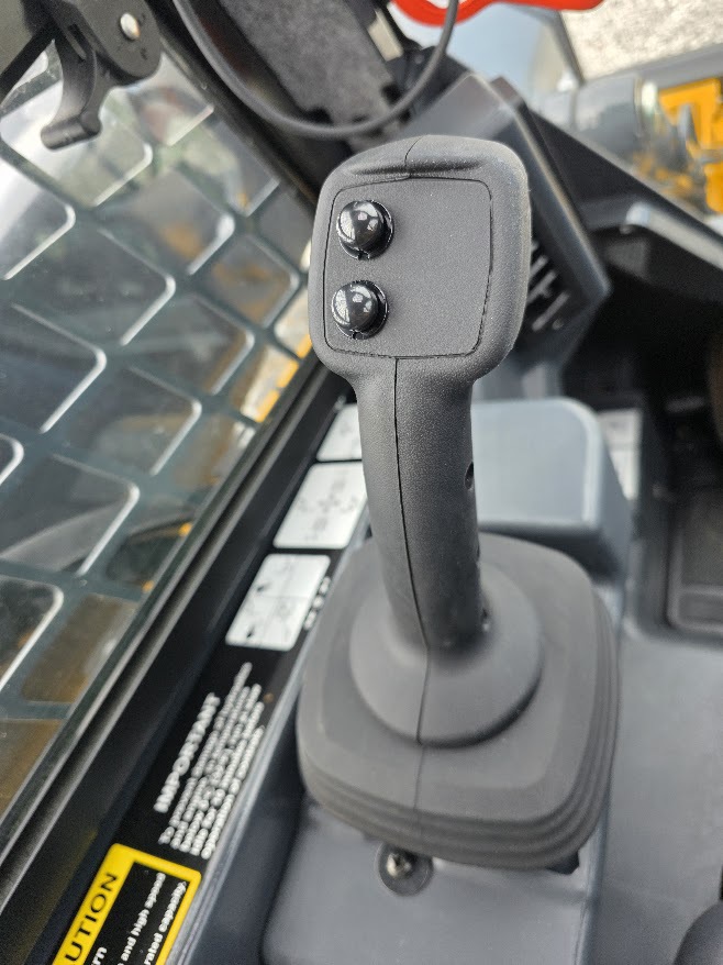 2025 John Deere 324G Image 6
