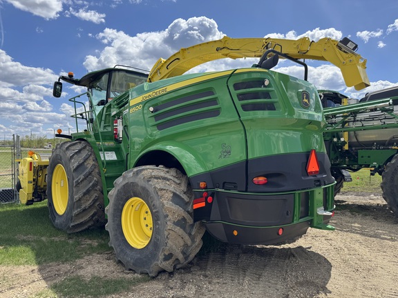 Used 2022 John Deere 8500 Self Propelled Forage Harvesters at Horizon Ag & Turf in Warburg, AB - Photo3