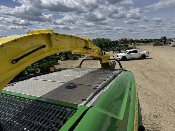 Used 2022 John Deere 8500 Self Propelled Forage Harvesters at Horizon Ag & Turf in Warburg, AB - Photo12