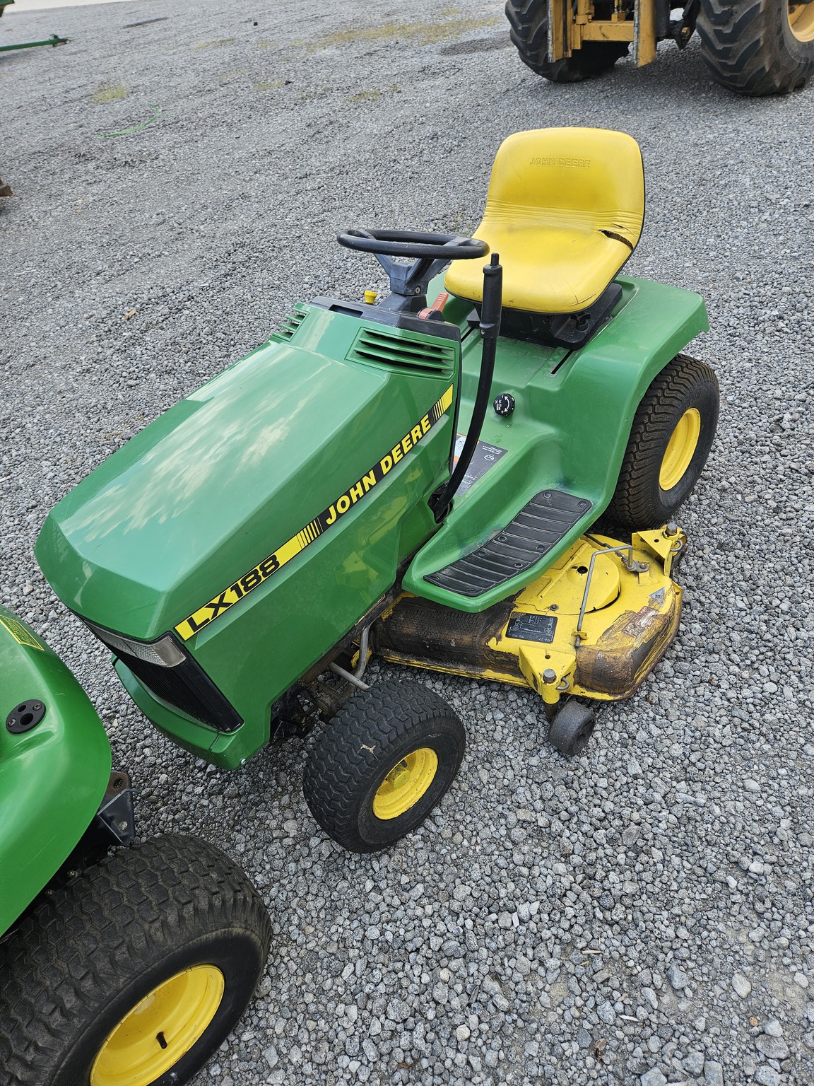 1992 John Deere LX188 Image 2