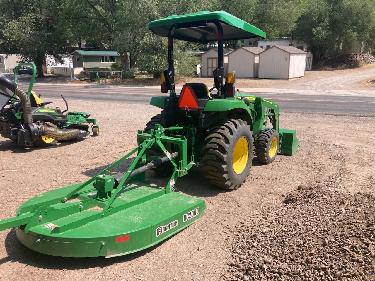 2022 John Deere 3043D Image 4