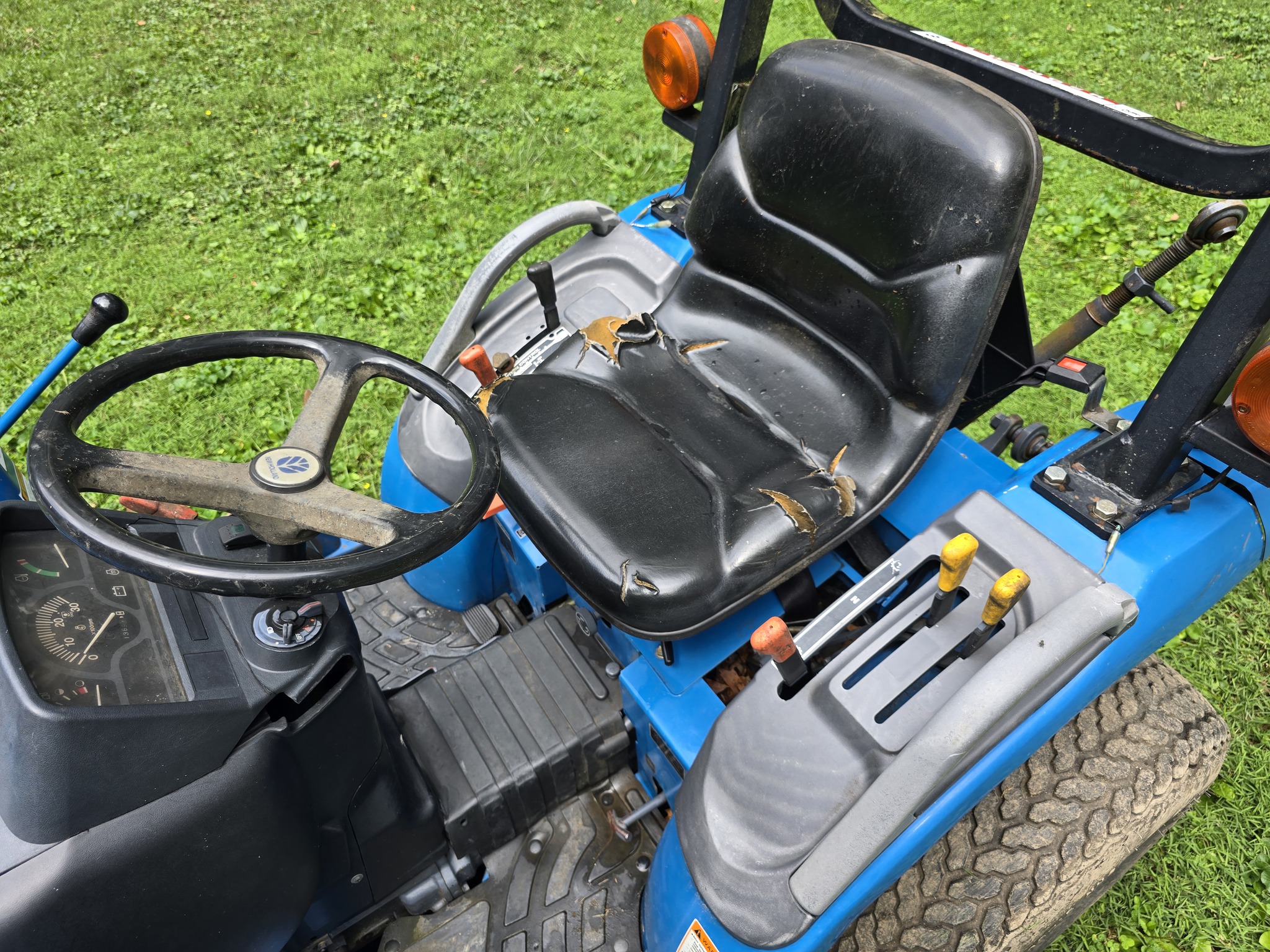 1999 New Holland TC21 Image 8