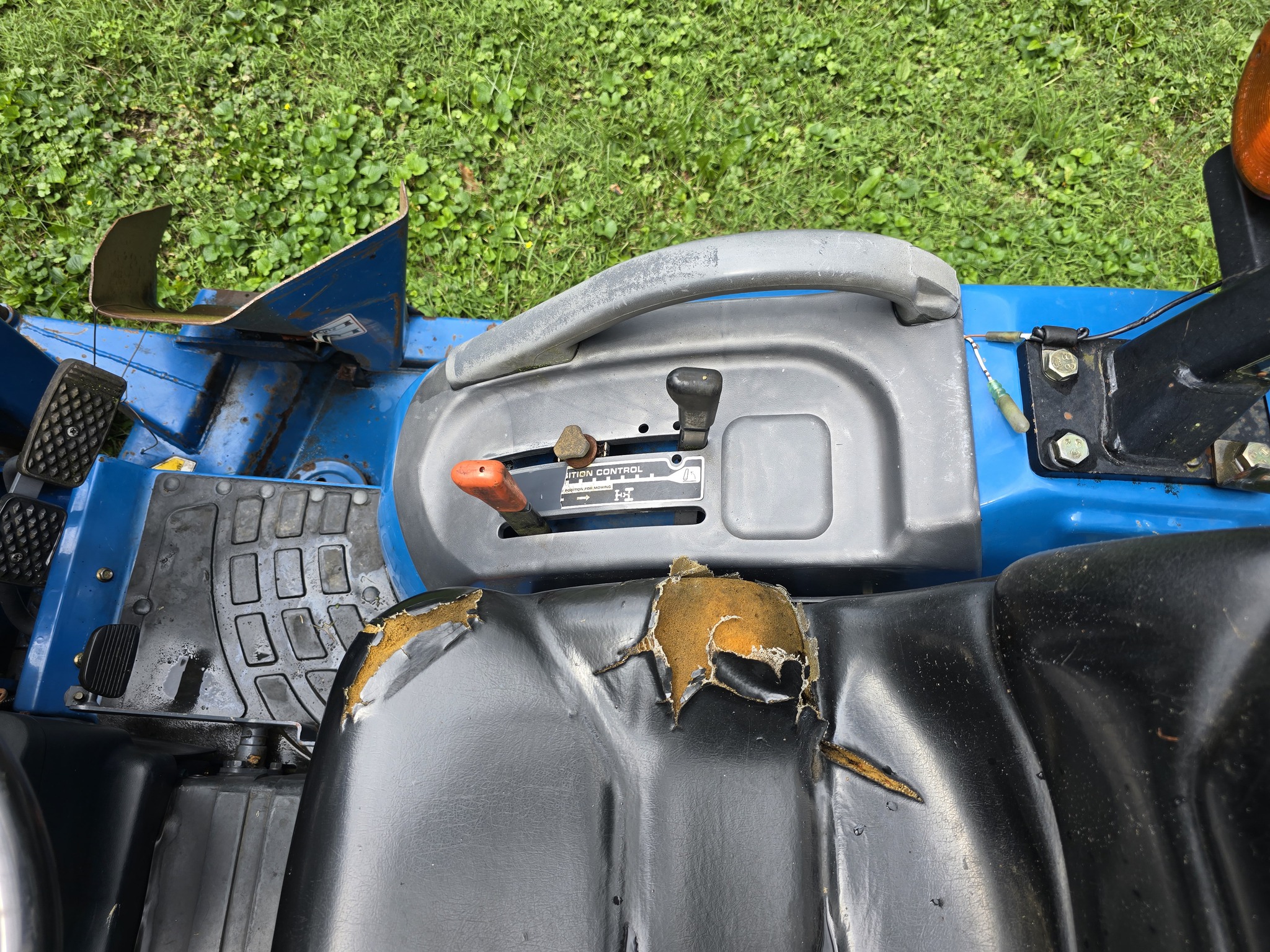 1999 New Holland TC21 Image 9