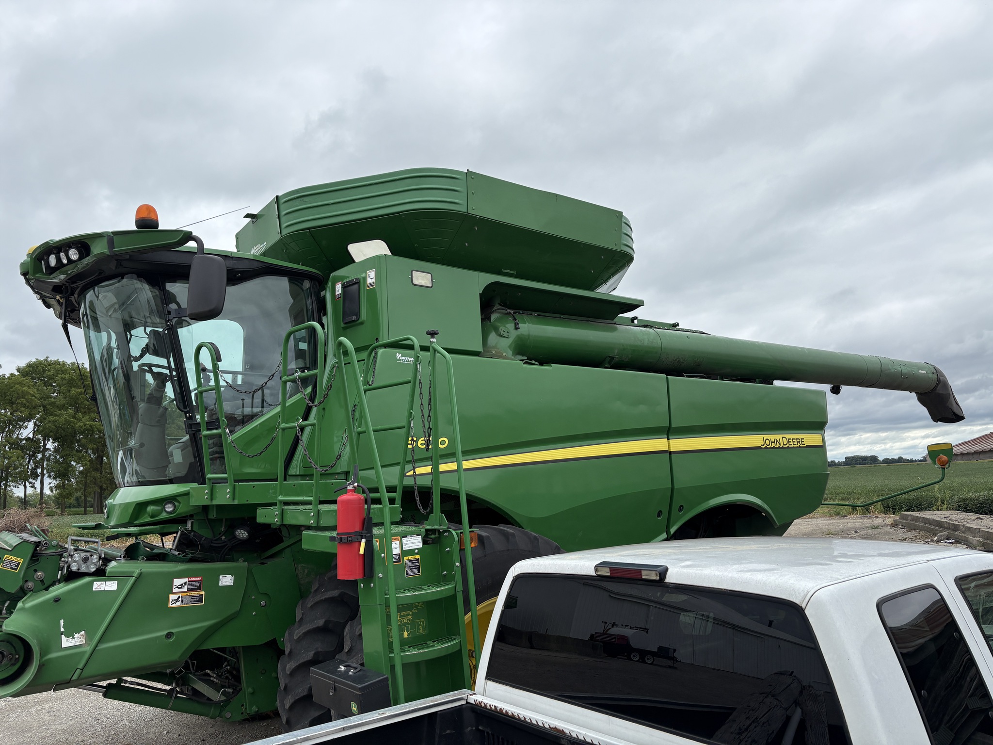 2013 John Deere S670 Image 2