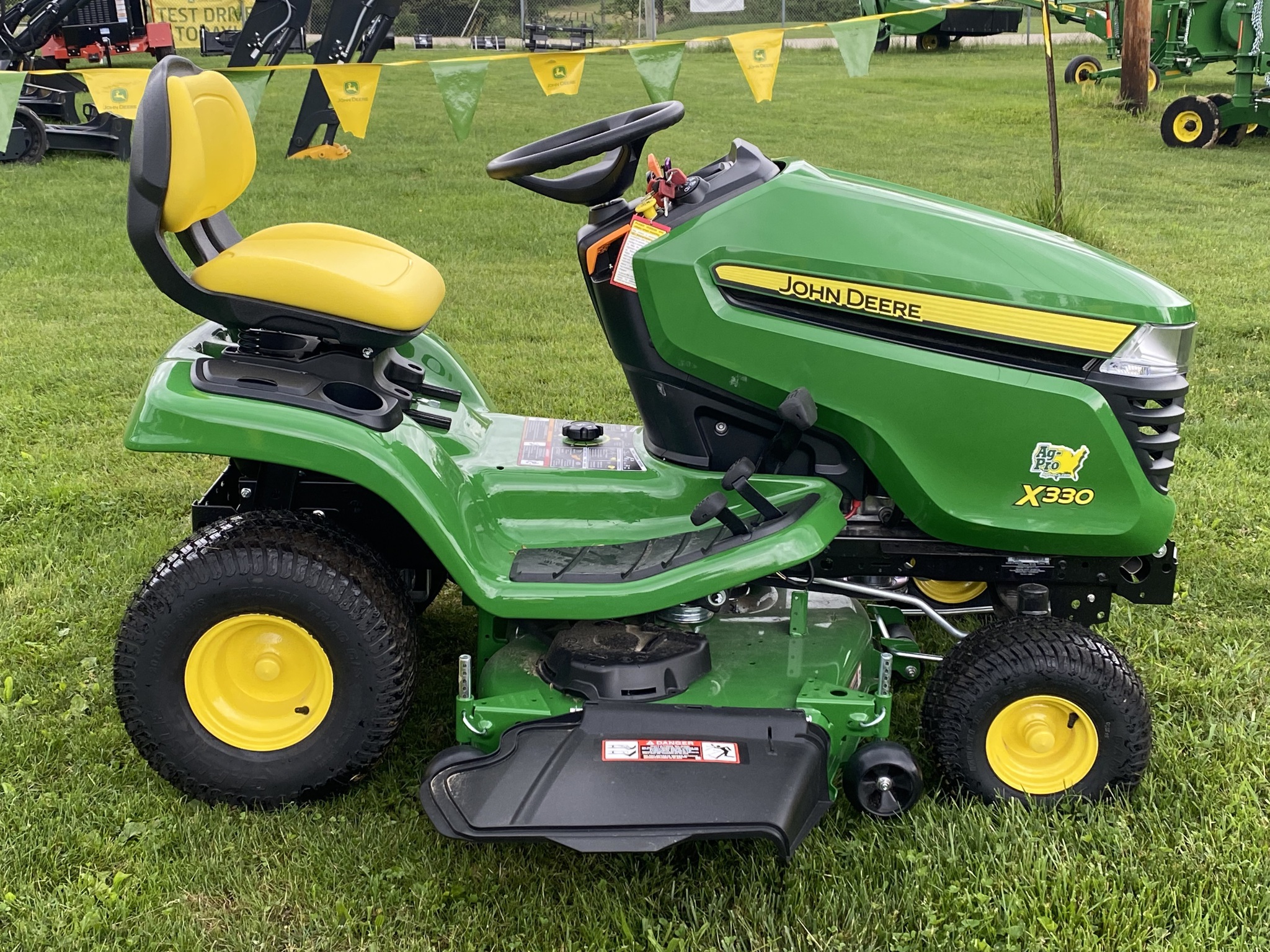 2025 John Deere X330 Image 2