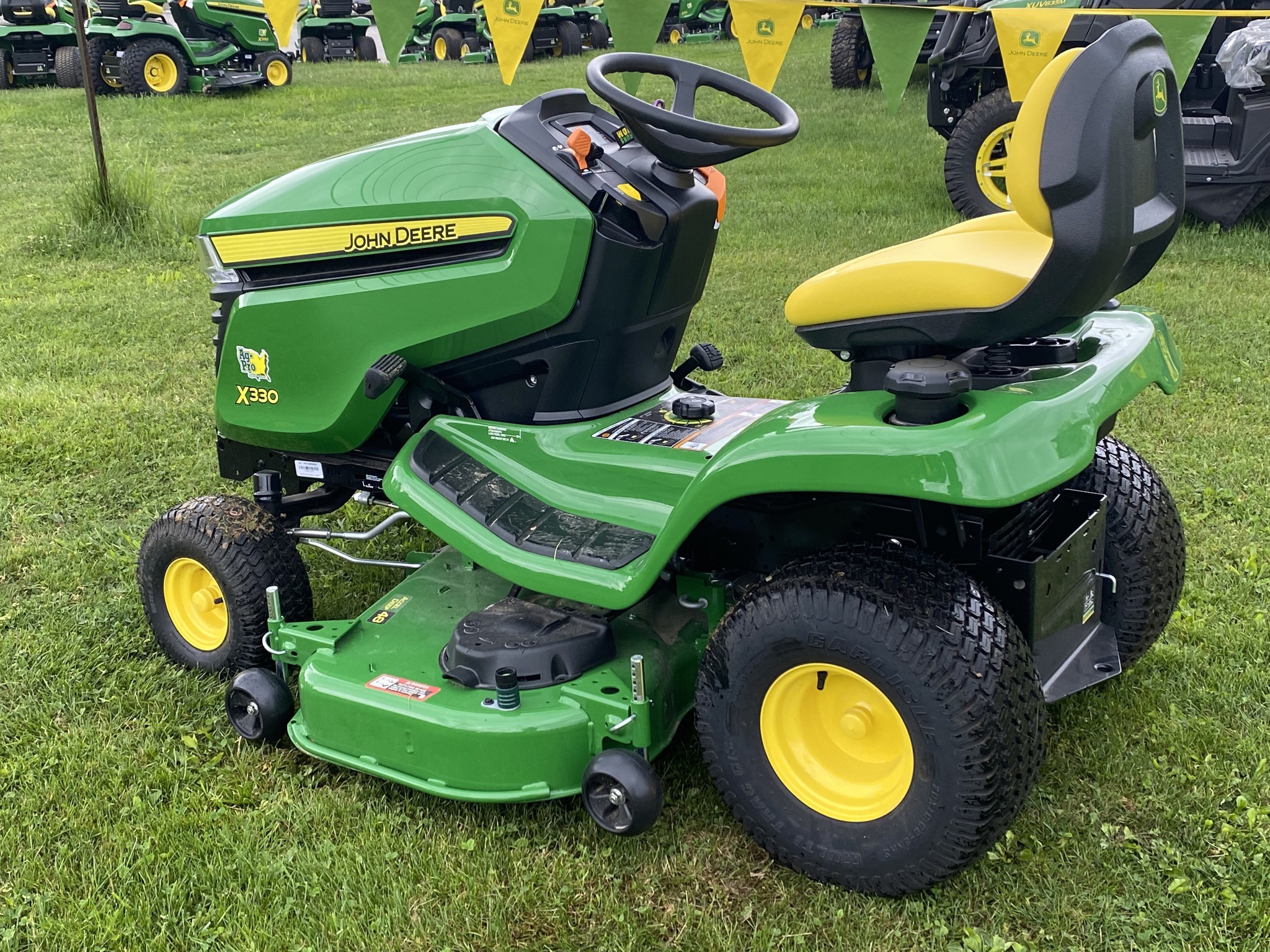 2025 John Deere X330 Image 4