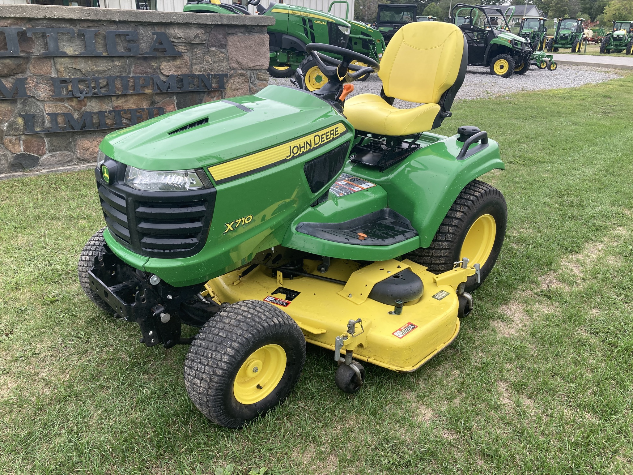 2017 John Deere X710 Image 1
