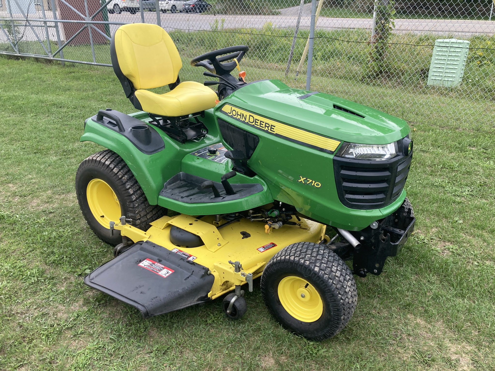 2017 John Deere X710 Image 2