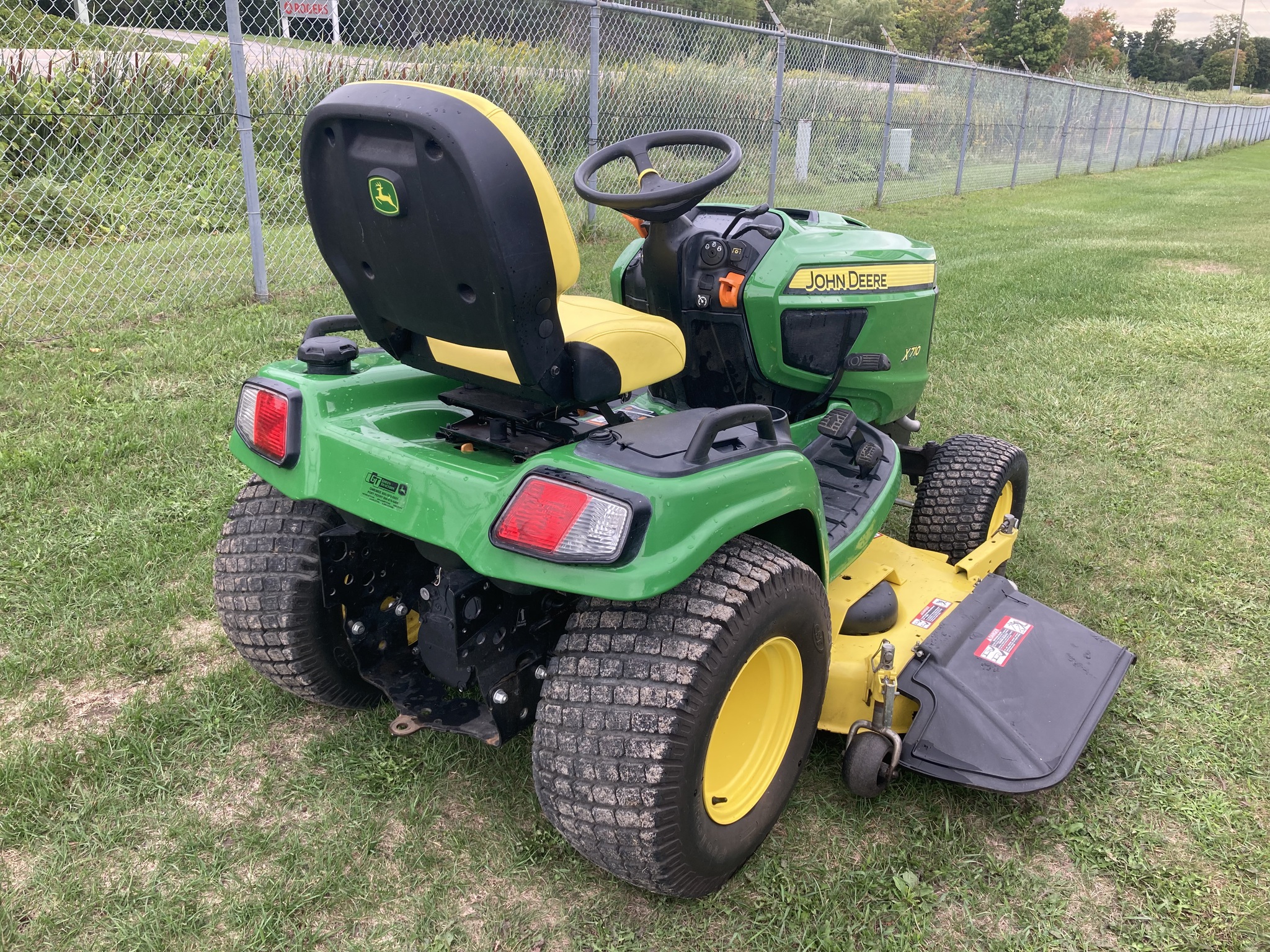 2017 John Deere X710 Image 3