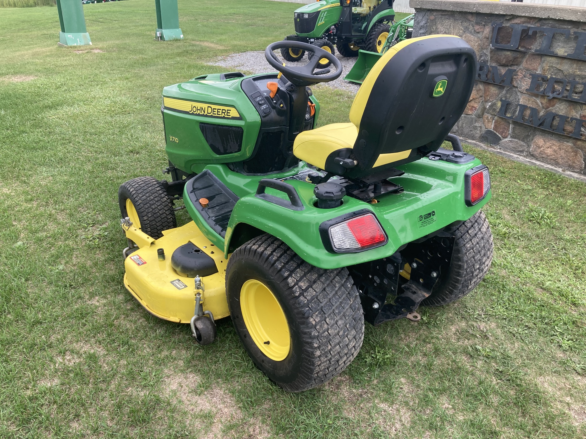 2017 John Deere X710 Image 4
