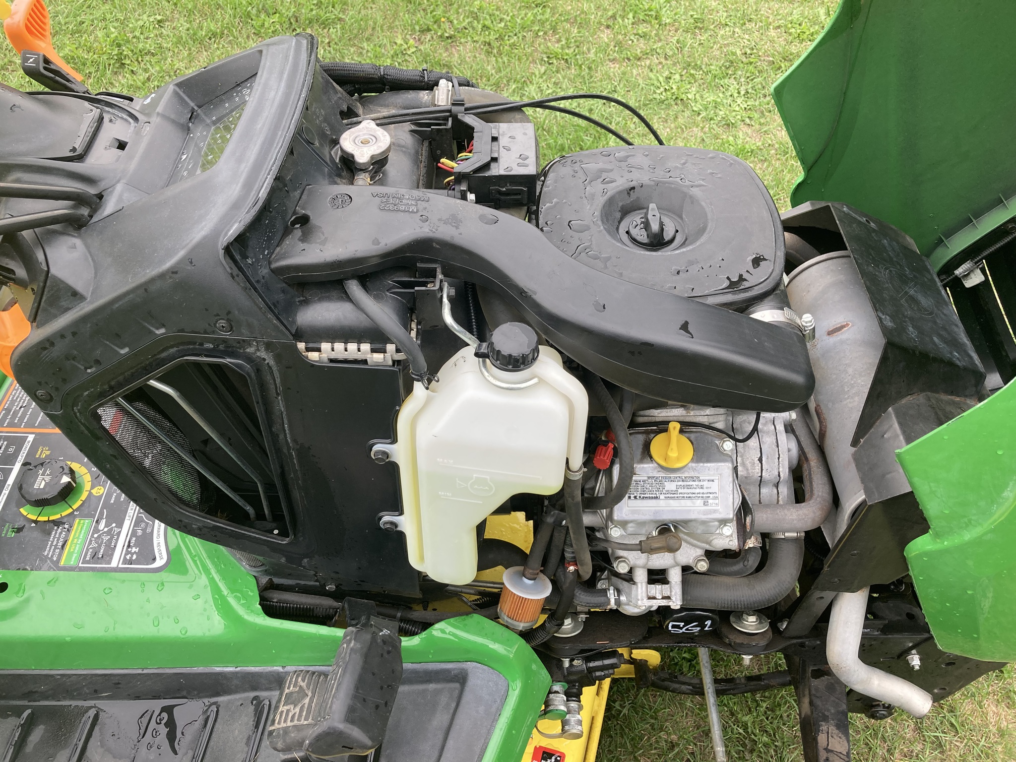 2017 John Deere X710 Image 6
