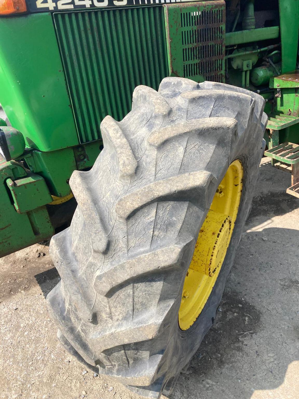 1985 John Deere 4240