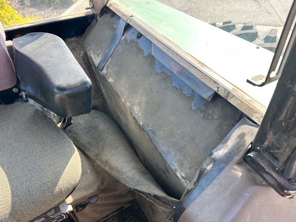 1990 John-Deere 4755